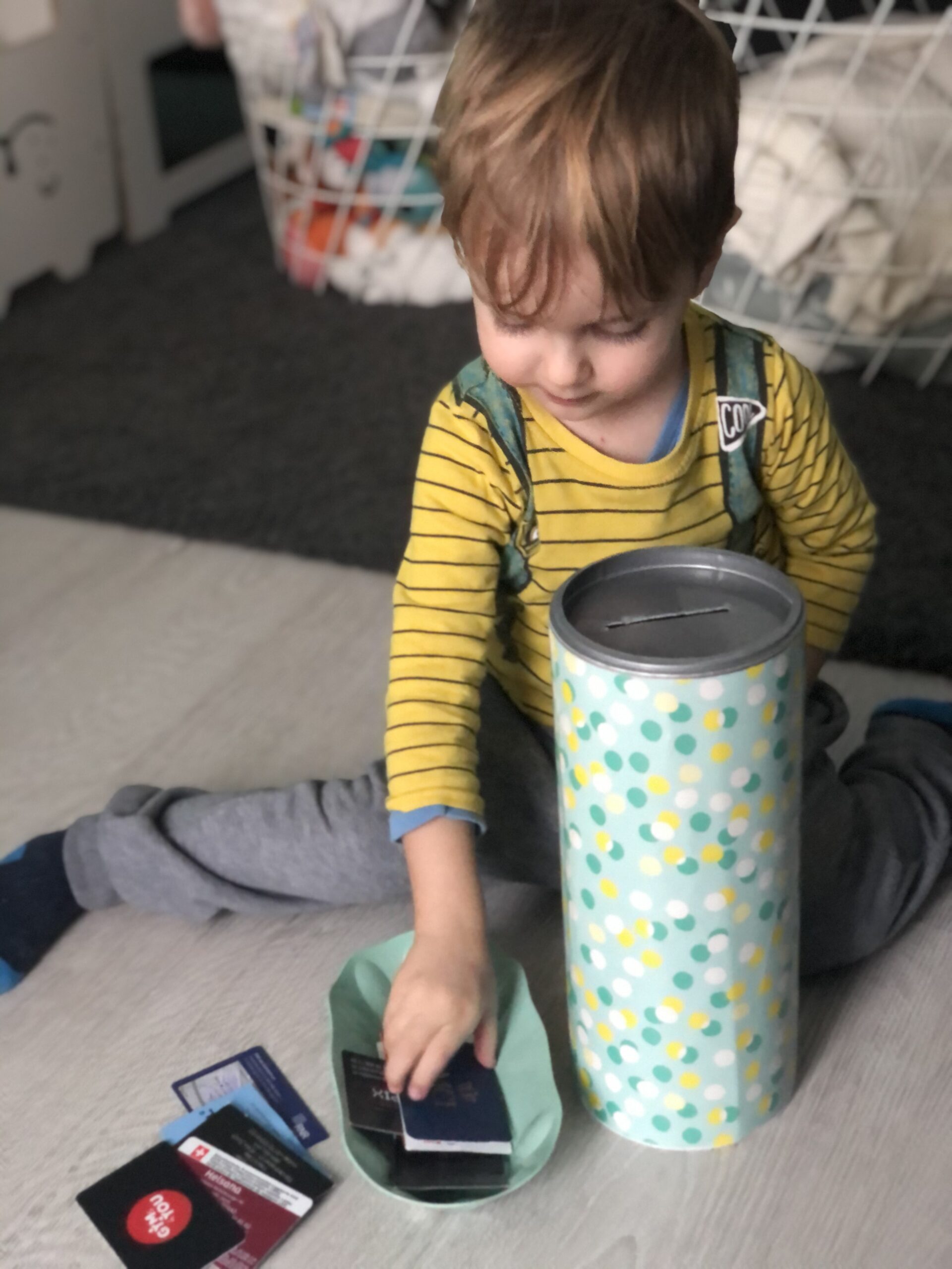 Card slot drop Happy Mommy Pose